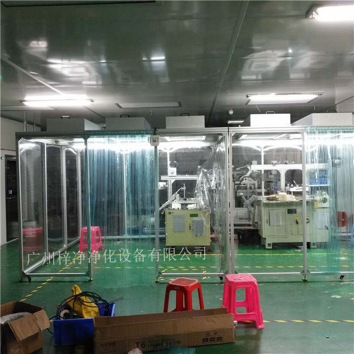 潔凈棚FFU高效過濾器長時(shí)間使用的過濾器內(nèi)部會積累大量塵埃，這些塵埃顆粒可能會被重新吸入潔凈棚內(nèi)，影響潔凈度。